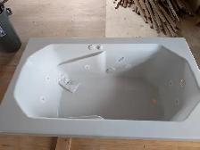 Jacuzzi tub