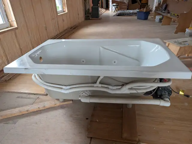 Jacuzzi tub - Photo 2