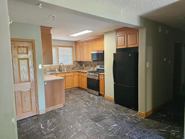 Haultain, 3 bdrm, main floor suite, seperate heat, grt parking