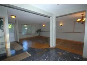 Haultain, 3 bdrm, main floor suite, seperate heat, grt parking - Photo 3