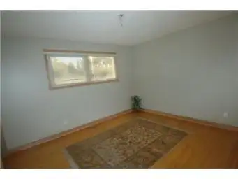 Haultain, 3 bdrm, main floor suite, seperate heat, grt parking - Photo 5