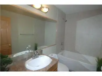 Haultain, 3 bdrm, main floor suite, seperate heat, grt parking - Photo 7