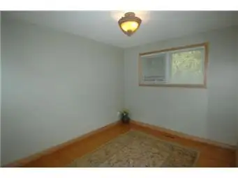 Haultain, 3 bdrm, main floor suite, seperate heat, grt parking - Photo 8