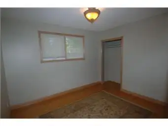 Haultain, 3 bdrm, main floor suite, seperate heat, grt parking - Photo 9