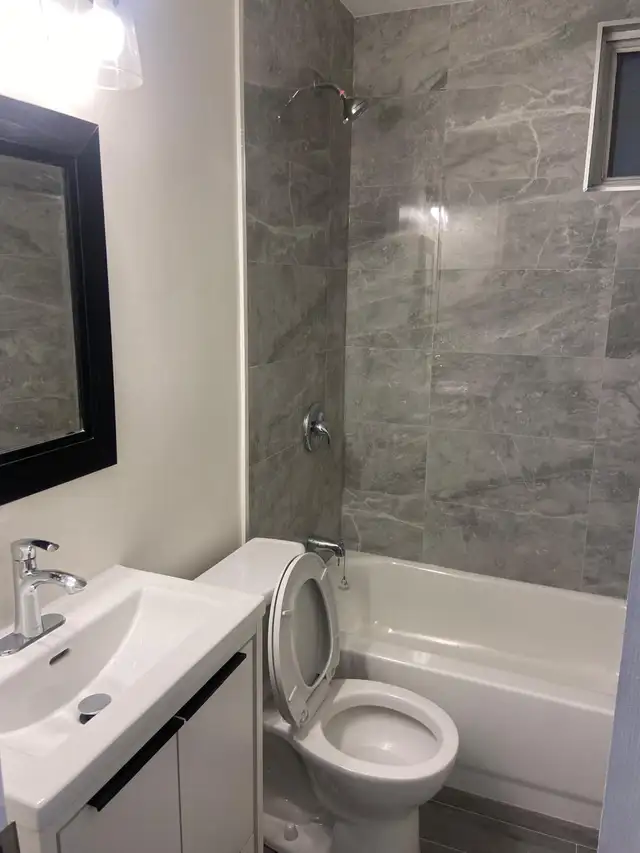 2 Bedroom in Prime High Park with a private backyard! - Photo 4