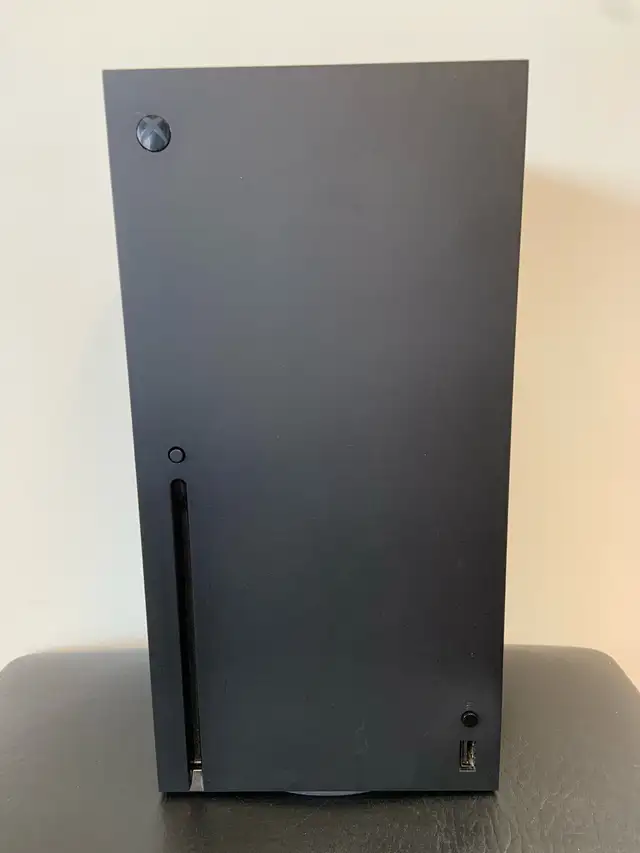 Xbox Series X W/Access - Photo 2