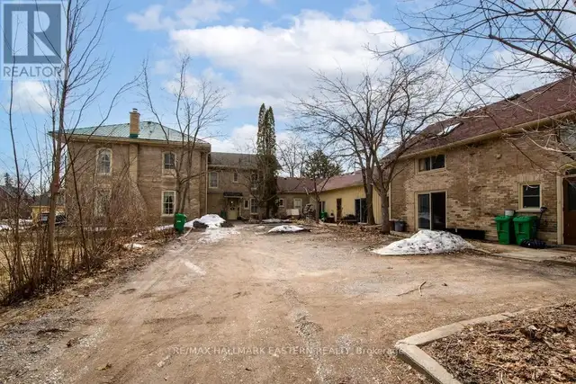 Studio Apartment in a Historic Setting - Photo 8