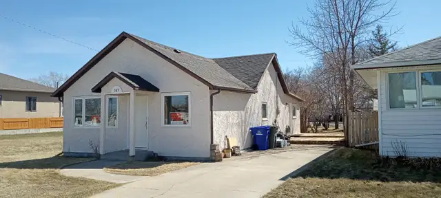 House for sale in Claresholm