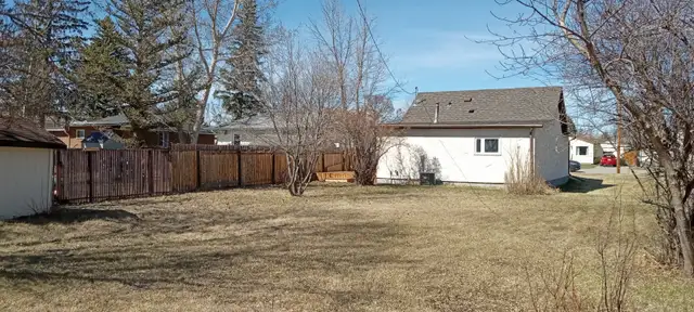 House for sale in Claresholm - Photo 3