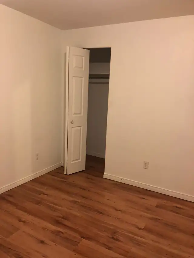 Grand 4 ½ lumineux avec entrée indépendante, Idéal pour famille - Photo 6