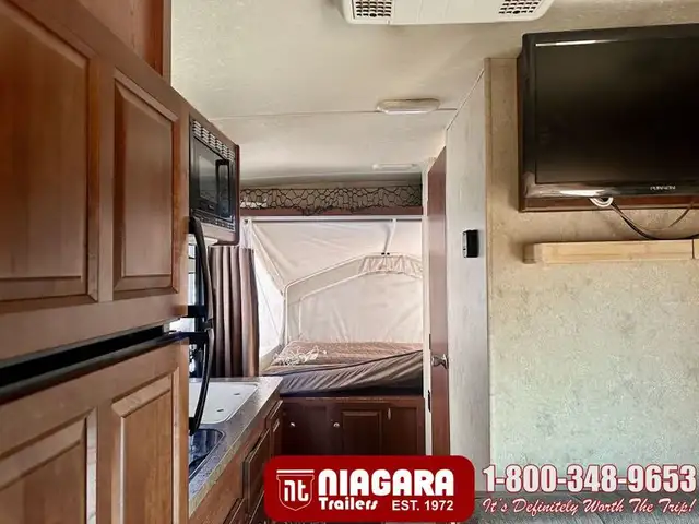 2015 FOREST RIVER FLAGSTAFF SHAMROCK 17 Hybrid - Photo 7