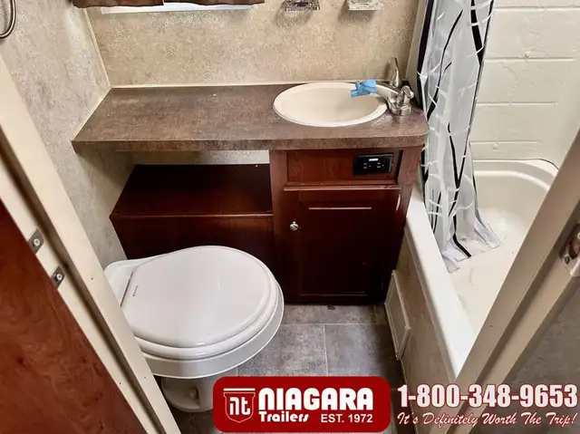 2015 FOREST RIVER FLAGSTAFF SHAMROCK 17 Hybrid - Photo 19