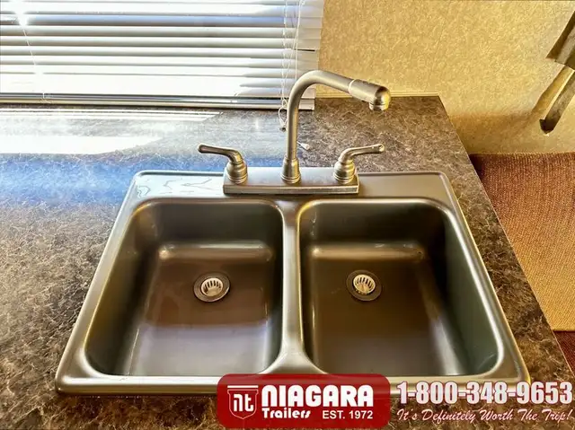 2010 FOREST RIVER ROCKWOOD ROO 235S Hybrid - Photo 12