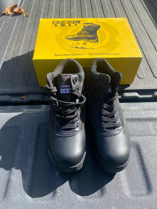 Brand New - Never Worn - Sz 10E