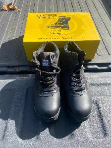 Brand New - Never Worn - Sz 10E