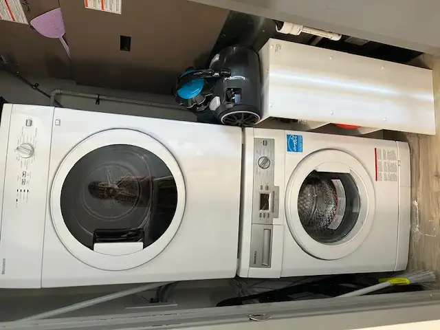 Bright & Spacious 2-Bedroom Condo Near University of Waterloo - Photo 13