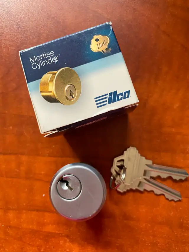 Cylindre à mortaiser (serrure) 1 1/8’’ – ILCO – laiton (brass) -