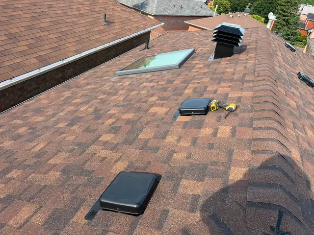 Roofing soffit and siding - Photo 3