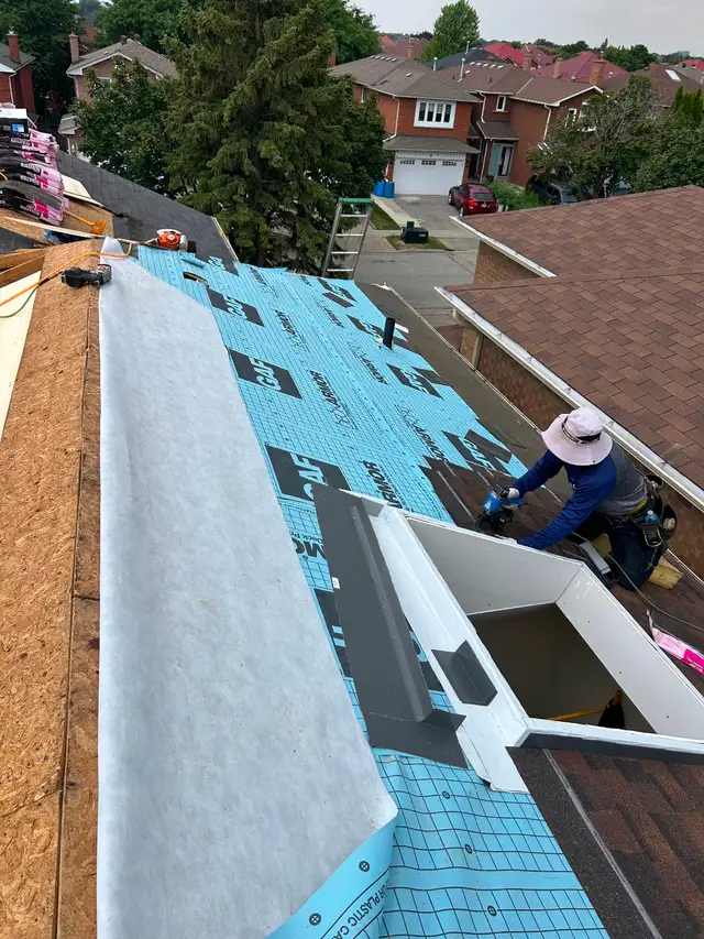 Roofing soffit and siding - Photo 4