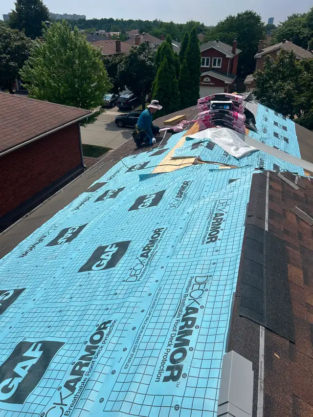 Roofing soffit and siding - Photo 6