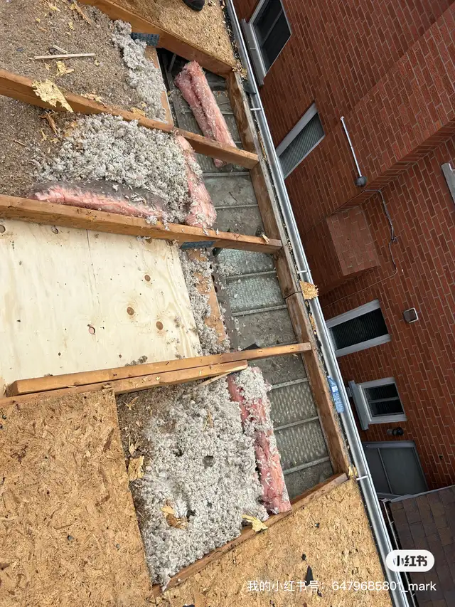Roofing soffit and siding - Photo 8