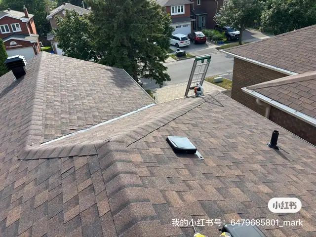 Roofing soffit and siding - Photo 9