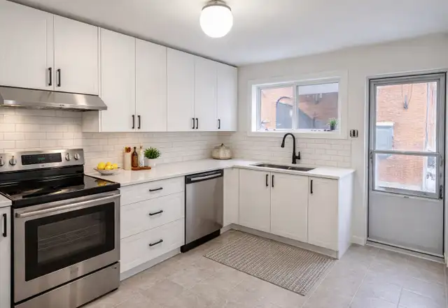 Newly Renovated 2-Bedroom Apartment in St Vital - May 1st - Photo 4