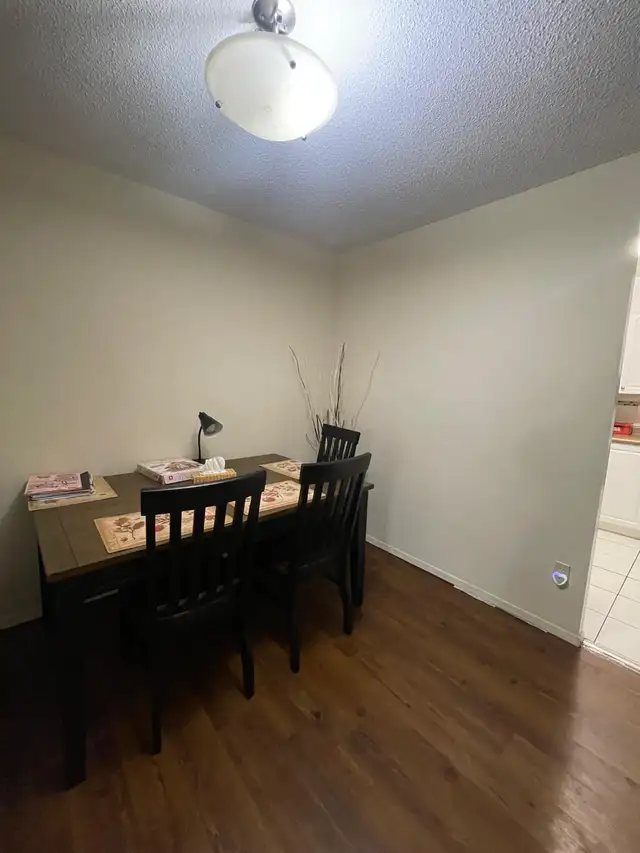 room in high rise building - Photo 3