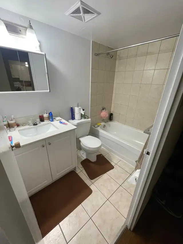 room in high rise building - Photo 4