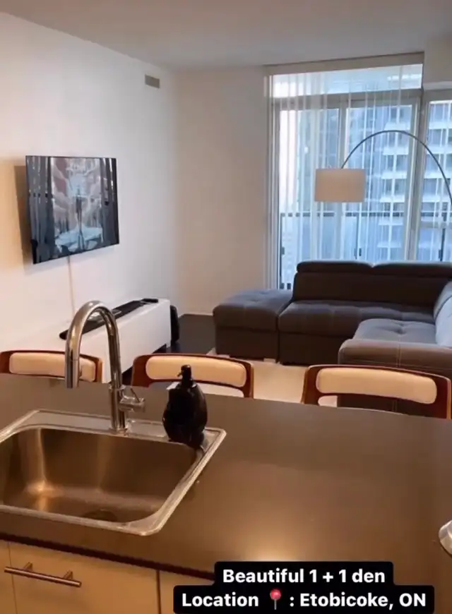 1 Den (Den with a door) |CN Views |$2350 | Near Subway   Parking - Photo 4