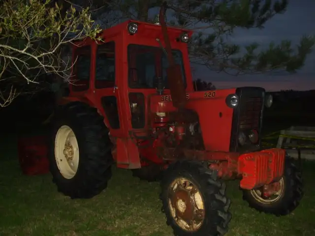 1978 Belarus 520 Tractor, 4 Wheel Drive, with 7’ Snow Blower - Photo 2