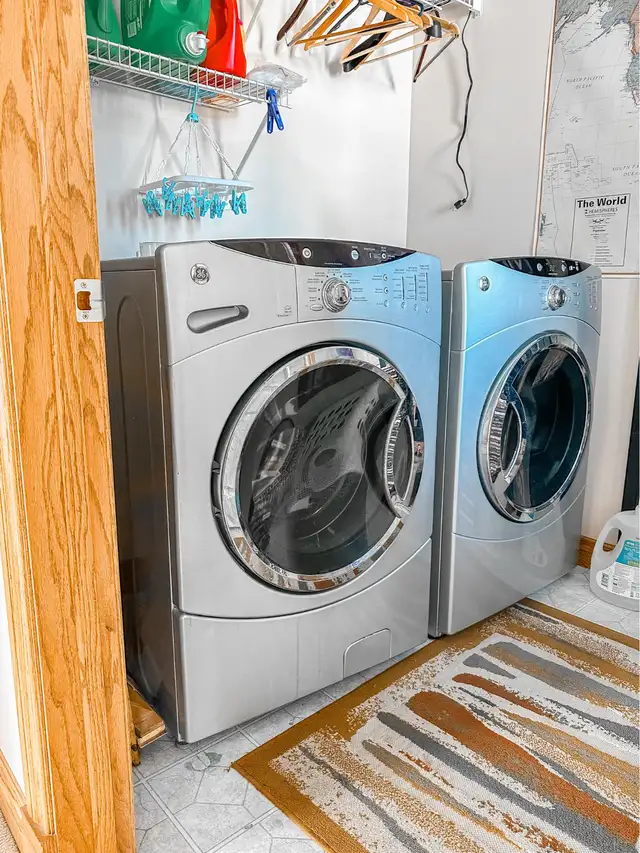 ️ Furnished Room with Mountain Views – Tuscany, NW Calgary - Photo 4