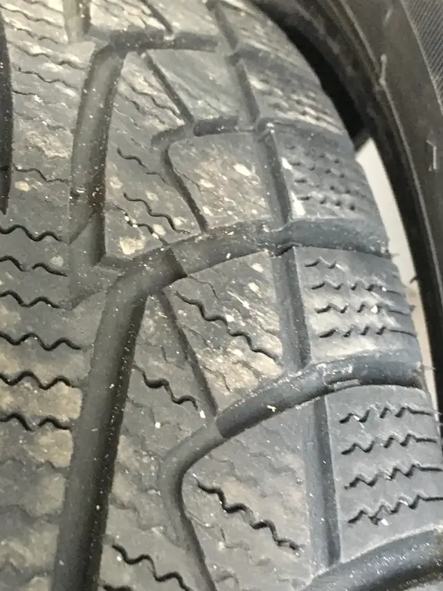 Free Pair of Used Tires 205/60R16 - Photo 4