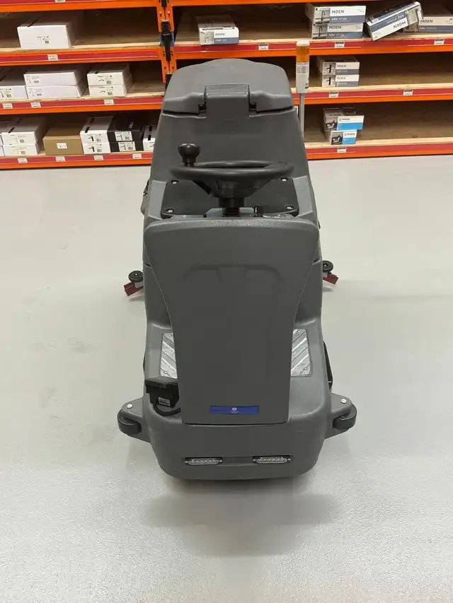 X3 Driving Sweeping Machine – Heavy Duty Floor & Street Clean - Photo 3