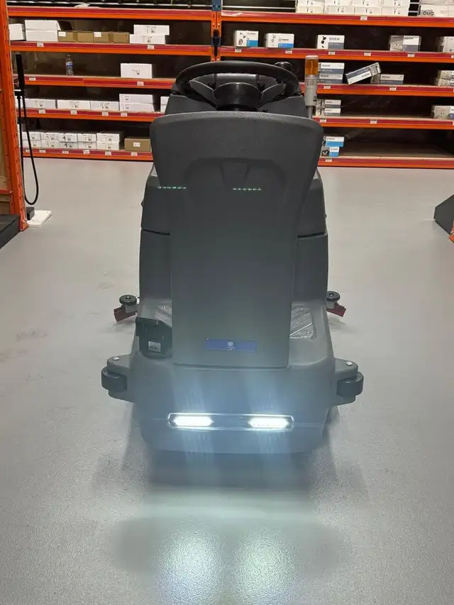 X3 Driving Sweeping Machine – Heavy Duty Floor & Street Clean - Photo 6