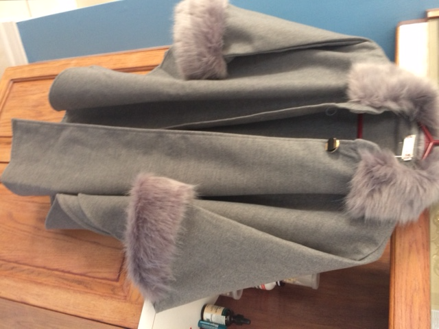 BEAU MANTEAU NEUF GRIS GRANDEUR LAR FEM VALEUR DE $150.00 $25.00 - Photo 2