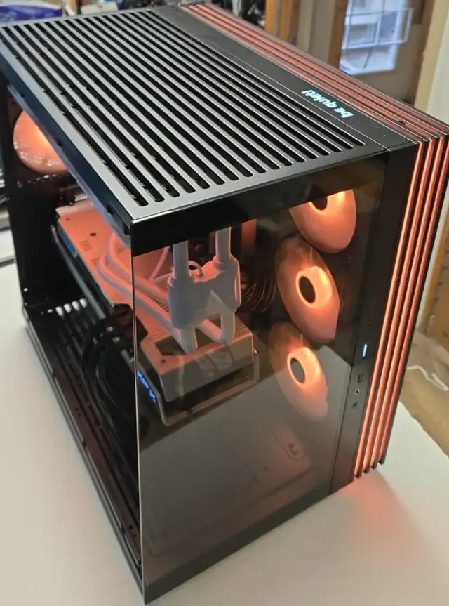 PC GAMING NEUF RX 7900 XT RYZEN 7 9800X3D 64GB DDR5 2TB NVMe - Photo 2