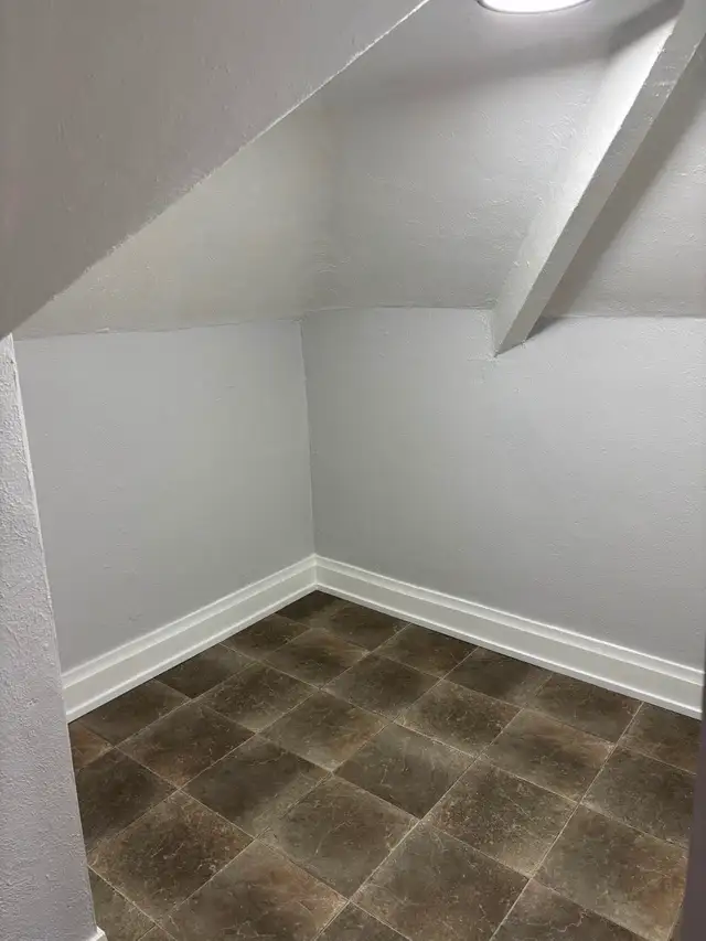 256 Pim St 1 Bedroom Apartment Available May 1st - Photo 4