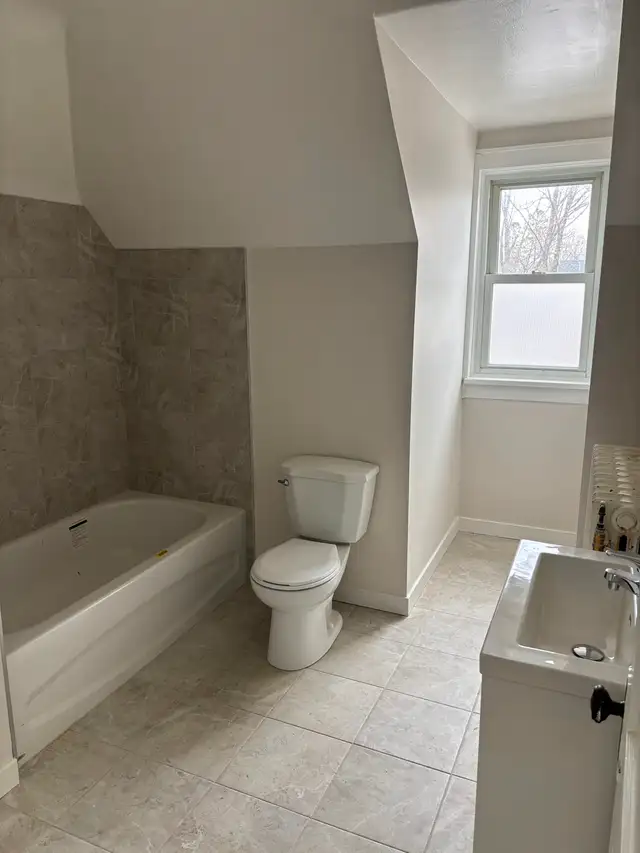 256 Pim St 1 Bedroom Apartment Available May 1st - Photo 7