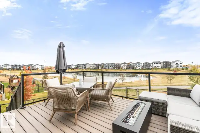 POND BACKING FORMER SHOW HOME IN RIVER'S EDGE 2326sqft - Photo 2