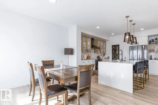 POND BACKING FORMER SHOW HOME IN RIVER'S EDGE 2326sqft - Photo 4