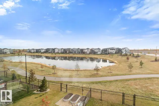 POND BACKING FORMER SHOW HOME IN RIVER'S EDGE 2326sqft - Photo 10