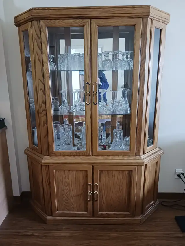 VAISSELLIER VITRÉE avec VAISSELLE en CRISTAL - Photo 2