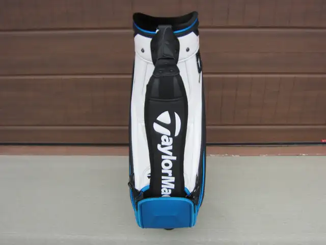 2 NEW TAYLORMADE PRO STAFF BAGS - Photo 2