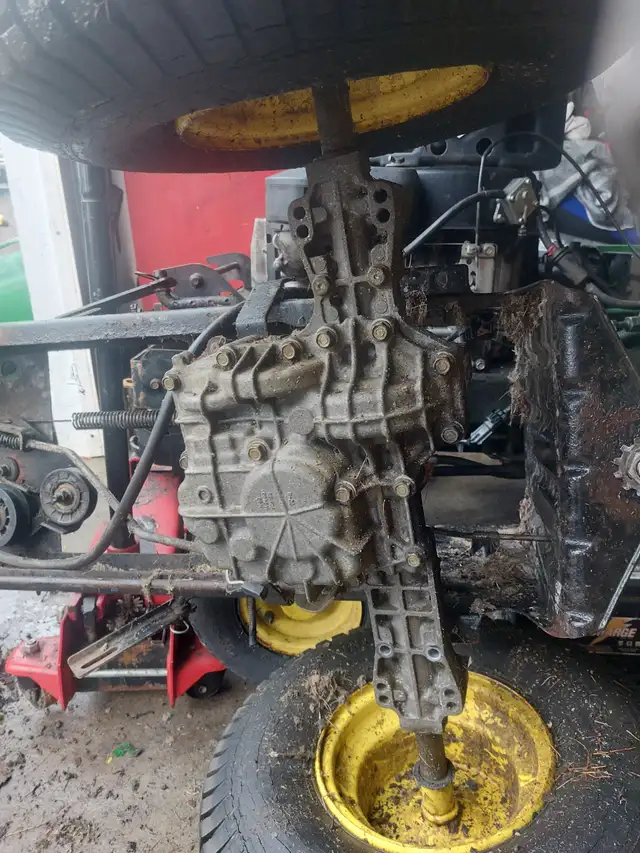 PARTING OUT JOHN DEERE L111 - Photo 4