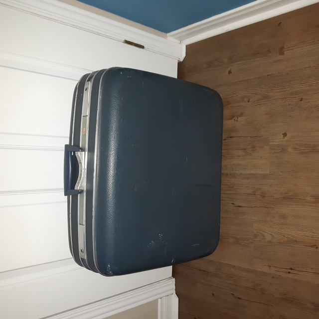 VALISE À MAIN 19'HAUTx21'LARGEx6'ÉPAIS, VOYAGE OU AUTRE: $20.00 - Photo 2