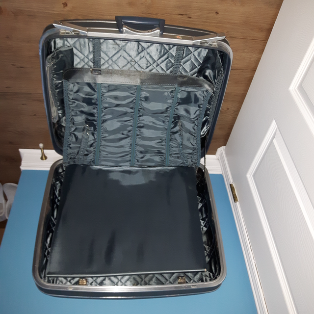 VALISE À MAIN 19'HAUTx21'LARGEx6'ÉPAIS, VOYAGE OU AUTRE: $20.00 - Photo 3