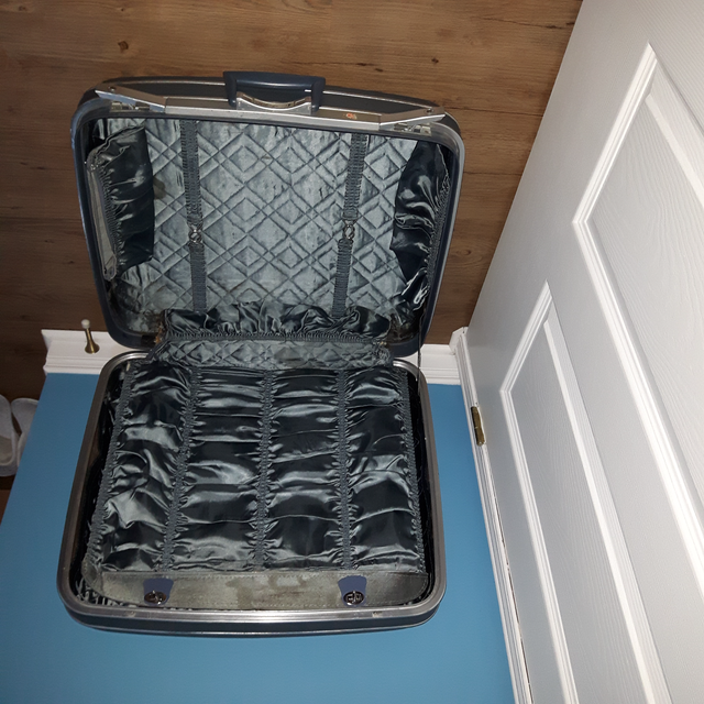 VALISE À MAIN 19'HAUTx21'LARGEx6'ÉPAIS, VOYAGE OU AUTRE: $20.00 - Photo 4