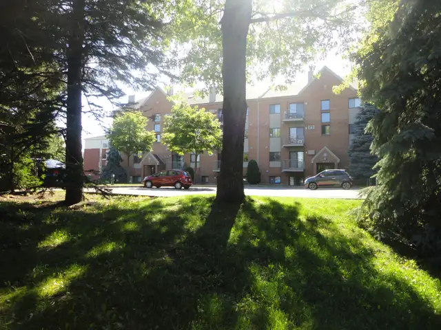 Chaleureux condo 3 1/2 Anjou sur le lac