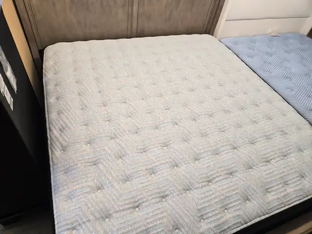 New Palisades Firm King Size Mattress Reg. $1499 - Photo 2